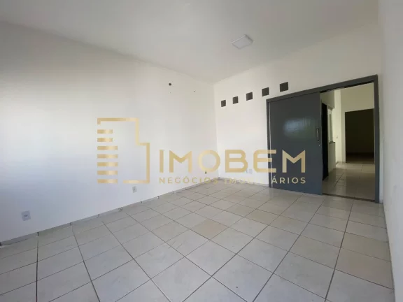 Imagem Casa Comercial de Alto Padrão para Locação em Sinop-MT - Setor Comercial 6 salas, 3 banheiros, 4 vagas de garagem 217m².