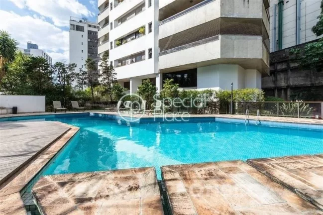 Imagem Ótimo apartamento em Higienópolis com 312m² de área privativa, 4 suítes e 4 vagas na garagem. E...