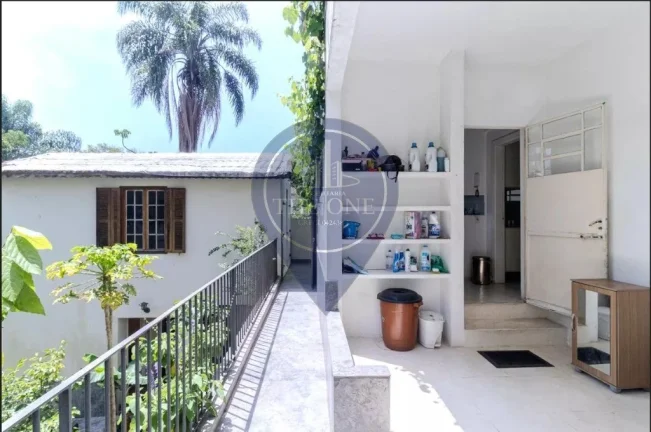 Imagem Imóvel à venda em São Paulo-SP: Casa deslumbrante no Pacaembu com 3 quartos, 1 suíte, 2 salas, 3 banheiros, 4 vagas e 450m² de área.