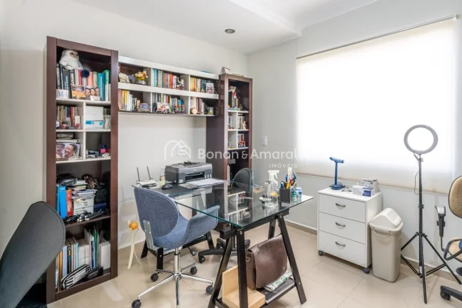 Imagem Maravilhoso sobrado com 404 m² de área construída, sendo 03 suítes com ar condicionado(uma no pi...