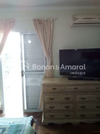 Imagem **Exclusiva Casa com 6 Quartos e Área de Lazer Completa em Condomínio de Alto Padrão**