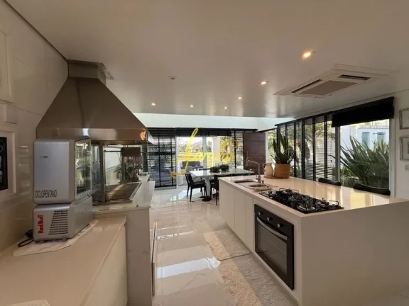 Imagem Sobrado mobiliado e decorado com piscina