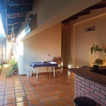 Imagem Casa de 4 quartos à venda em Foz do Iguaçu - Bairro Conjunto Libra: 3 banheiros, 2 vagas e 300m² de área!