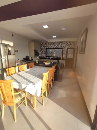 Imagem Linda Casa à Venda no Condomínio Terras de Santa Cruz!