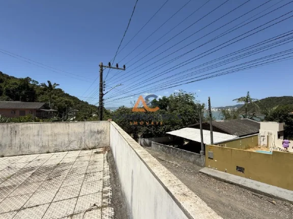 Imagem Vista Maravilhosa, casa na Praia de São Miguel, com 04 quartos em Penha com ótima localização.