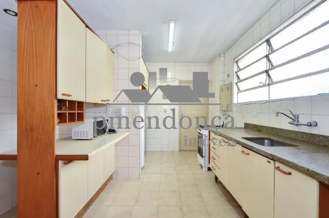 Imagem Apartamento de 141m² em Pinheiros para reforma, 3 quartos e 1 vaga.