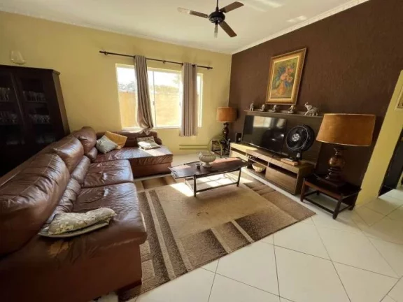 Imagem Casa térrea à venda de alto padrão, 100 metros da praia, em Peruíbe