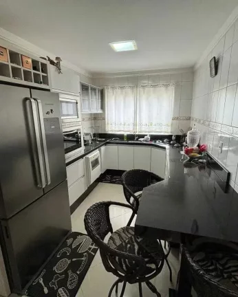 Imagem Casa com 3 dormitórios sendo 1 suíte com hidro e 2 vagas - Glória | Joinville/SC
