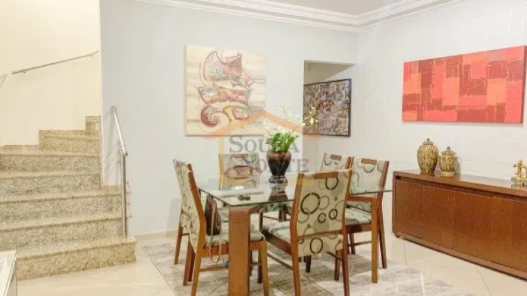 Imagem Sobrado reformado com 313 m² de área útil, possui 5 dormitórios, sendo 3 suítes, 6 banheiros, 4...