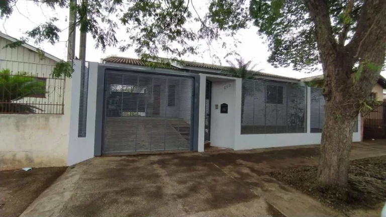 Foto do imóvel: Casa para Venda em Maringá / PR no bairro Vila Morangueira