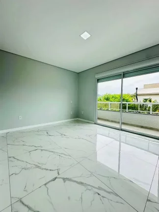Imagem sobrado com 3 suítes com sacadas e 2 vagas descobertas em Ingleses do Rio Vermelho, Florianópolis/SC
