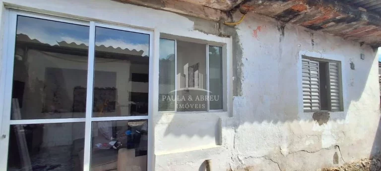 Imagem São 3 Casas e 1 Salão Comercial 92m² pé direito 5 mts com Banheiro, próximo da Avenida no Jardim Zaíra, Mauá-SP