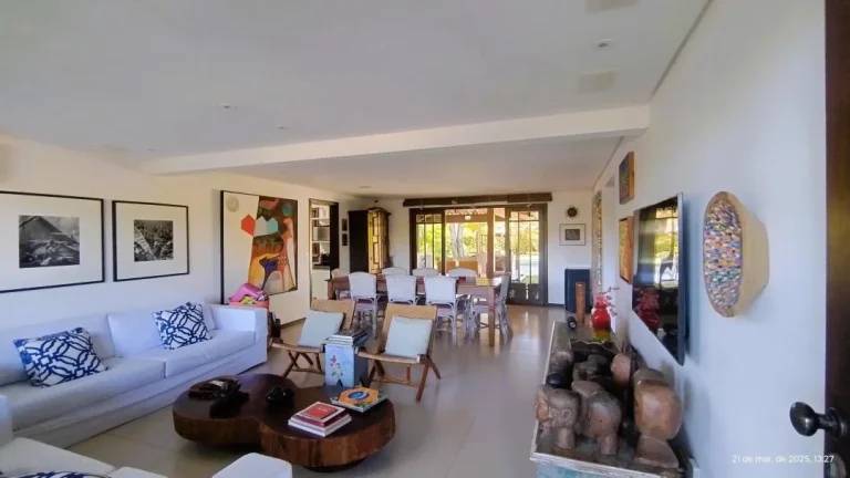 Imagem Casa Mobiliada em Condomínio com Piscina em Praia do Forte - Venda