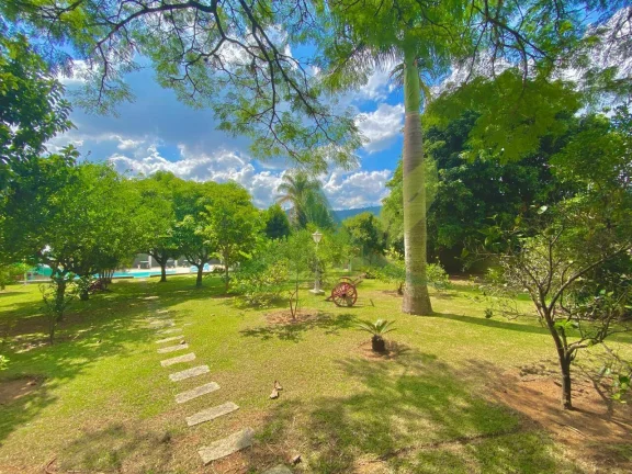 Imagem Chácara à Venda em Atibaia: 3582,16m² de Terreno e 390,76m² de AC