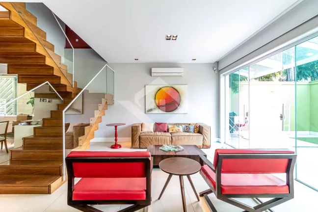 Imagem Casa Triplex de 4 Quartos para Venda no Humaitá com 595 m²