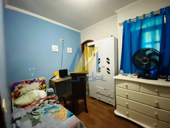 Imagem Sobrado 205m² com 3 Suítes, Churrasqueira e 6 Vagas de Garagem