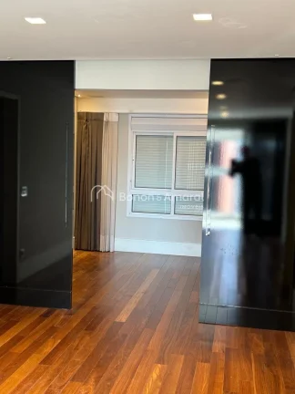 Imagem More em um apartamento de alto padrão em um dos endereços mais desejados de Campinas. Localizado e...