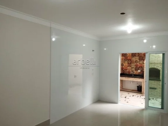 Imagem Sobrado com 170 metros quadrados, 3 dormitórios sendo os três suítes, sendo uma com varanda, ampl...