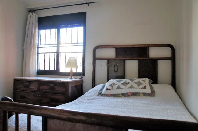 Imagem Apartamento de 191m², em andar alto. Living amplo com lareira e varanda gourmet. Possibilidade de i...