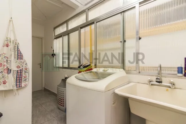 Imagem Apartamento de luxo à venda em São Paulo-SP, Jardim Europa: 3 quartos, 1 suíte, 3 salas, 4 banheiros, 3 vagas, 142m². Venha conferir!