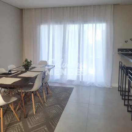 Imagem Lindo sobrado com 3 dorms (1 suíte) e piscina no condomínio Villágio Wanel