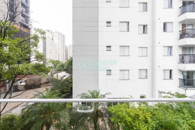 Imagem Apartamento com 134m² de área útil. São 3 dormitórios ( 1 suíte ) e 1 vaga de garagem. Living ...