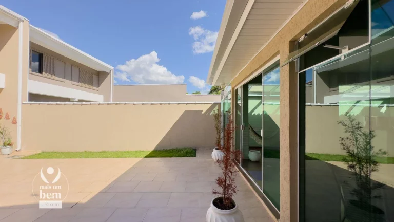 Imagem Sobrado com 4 Quartos, 1 Suíte, área Gourmet, ACEITA IMÓVEL DE MENOR VALOR, à venda, 265 m² por R$ 1.100.000 - Guabirotuba - Curitiba/PR