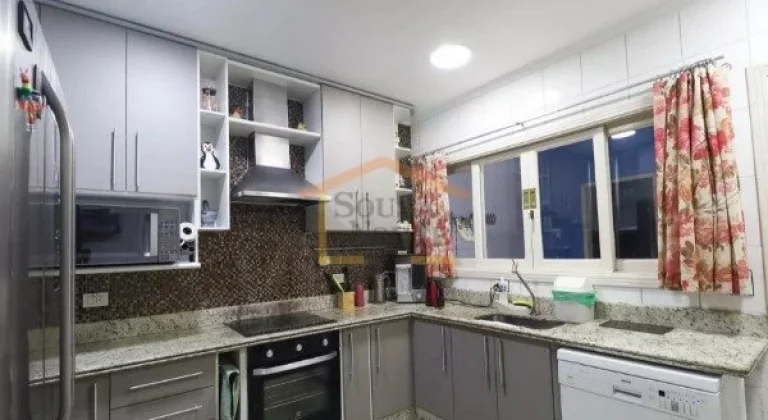 Imagem Sobrado mobiliado com 288 m² de área total. Possui 4 dormitórios, sendo 1 suíte, 3 banheiros. Am...