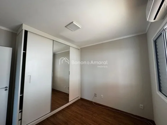 Imagem Encante-se com esta charmosa casa à venda em um dos condomínios mais desejados do bairro! Com ambi...