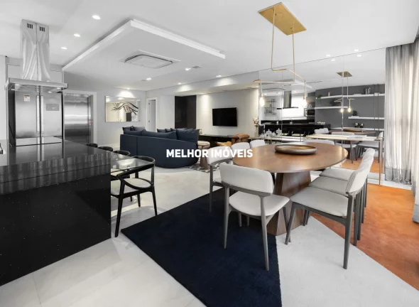 Imagem Apartamento á venda mobiliado decorado com 3 suítes e 3 vagas localizado no Centro de Balneário Camboriú