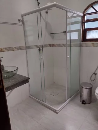 Imagem Sobrado com 3 dormitórios para alugar, 290 m² por R$ 3.300/mês - Parque Gerassi - Santo André/SP