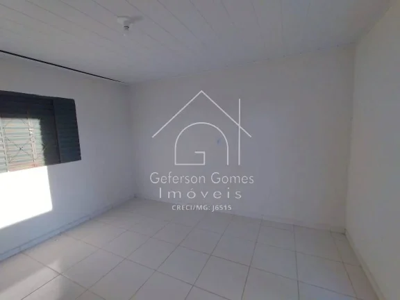 Imagem Casa à venda com 03 Quartos - Centro - Mantena - MG