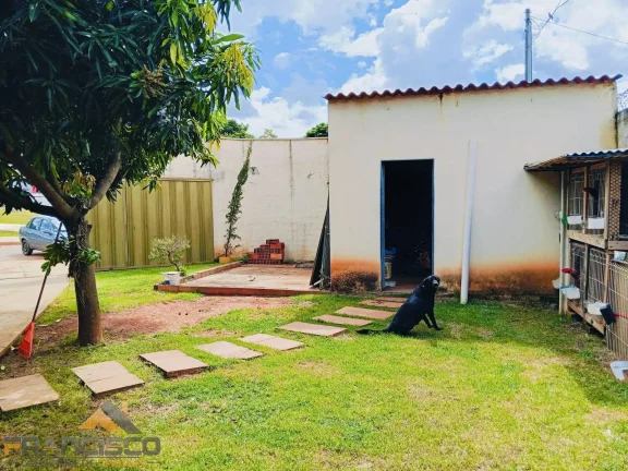 Imagem CASA AMPLA E BEM LOCALIZADA COM 4 DORMITÓRIOS