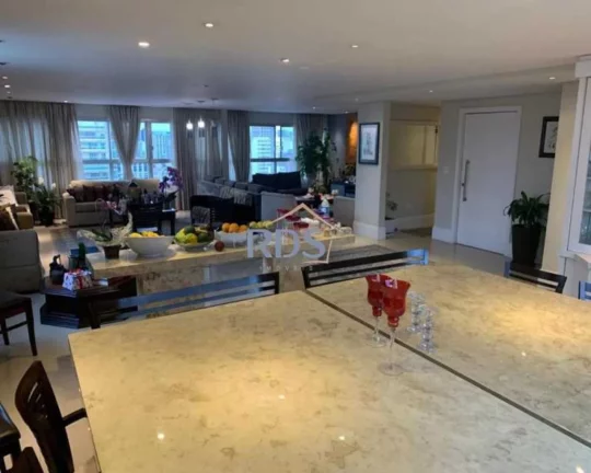 Vende excelente apartamento de 268m no Itaim