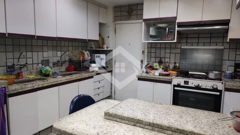Imagem Apartamento de 4 Quartos para Venda em Copacabana com 234 m²