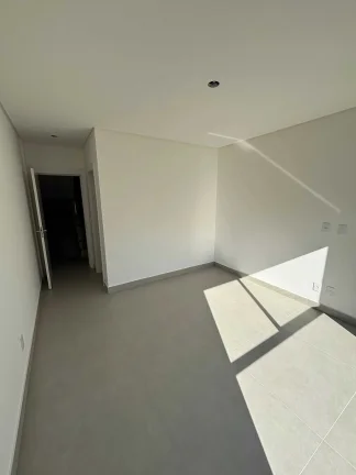 Imagem Sobrado triplex com 3 suítes e 4 vagas de garagem no bairro Ariribá em Balneário Camboriú/SC