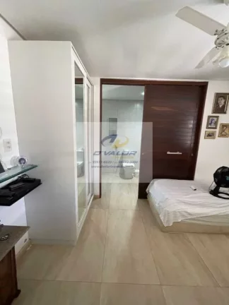 Imagem Vendo casa em condomínio fechado, com 360 m2, 5 quartos sendo 4 suítes, sala p/ 3 ambientes, 4 vgs