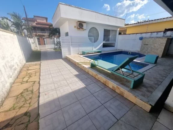 Imagem Casa térrea, com piscina e churrasqueira à venda apenas 40 metros da praia