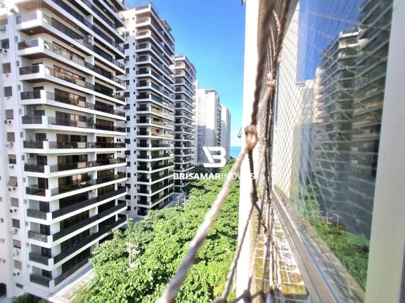 Imagem PITANGUEIRAS- UMA QUADRA DA PRAIA , LOCALIZAÇÃO ESPETACULAR , GARAGEM NO PRÉDIO.