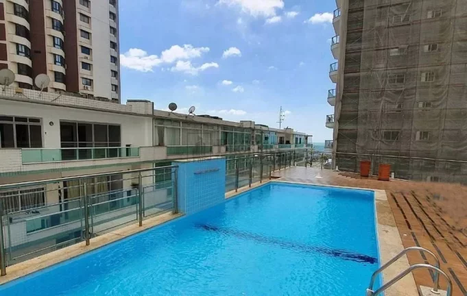 Imagem Apartamento Frente Mar para reformar com 3 dormitórios à venda na Barra Sul em B