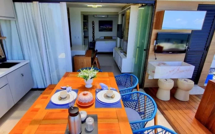 Imagem A 5ª Avenida Imóveis selecionou este charmoso apartamento revertido para 2/4 c/ Terraço, jacuzzi vista deslumbrante para o mar da Barra e do Carnaval: