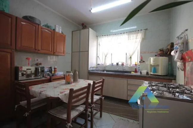 Imagem CASA COM 3 DORMTS 180 MTS EXCELENTE LOCALIZAÇÃO !!!