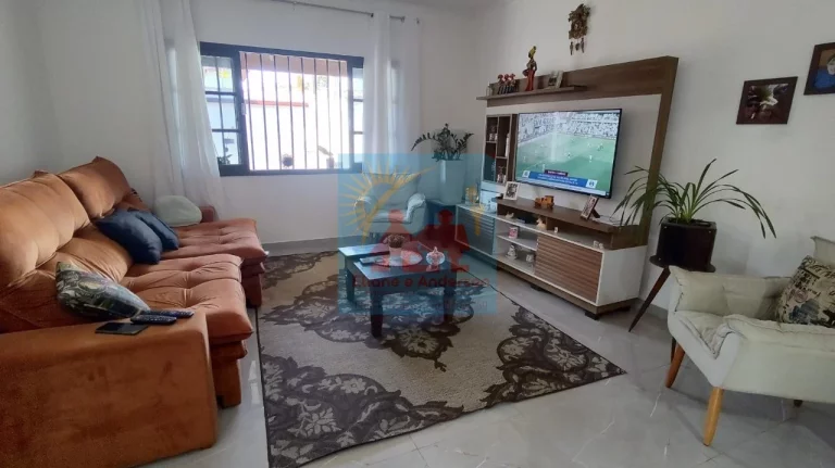 Imagem Casa a 500 metros da Praia do Suarão em Itanhaém 395mil