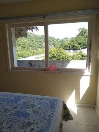 Imagem Casa com 4 quartos (1 suíte) à venda, 390 m²
