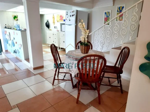 Imagem LUXUOSA MANSÃO COM 3 ANDARES, VISTA INCRÍVEL E ACESSO PRIVATIVO AO MAR!
