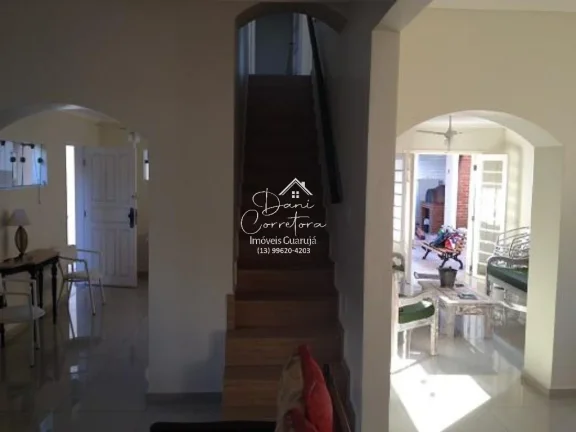 Imagem Imperdível: Casa à venda na Enseada, Guarujá-SP, com 4 quartos, 1 suíte, 2 banheiros, 3 vagas de garagem e 250m²!
