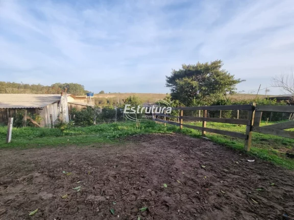 Imagem Chácara com 3 residências a poucos metros da cidade