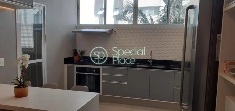 Imagem Apto totalmente reformado e amplo em localizaÃ§Ã£o excepcional! PÃ© direito alto e living com janelÃ...