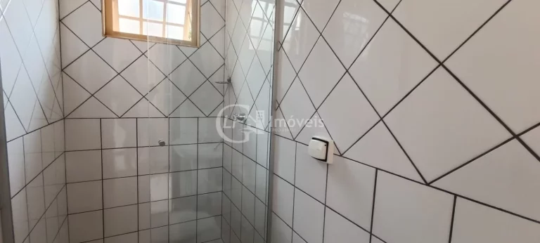 Imagem Oportunidade Única! Terreno Amplo com Casa Completa e Sofisticada