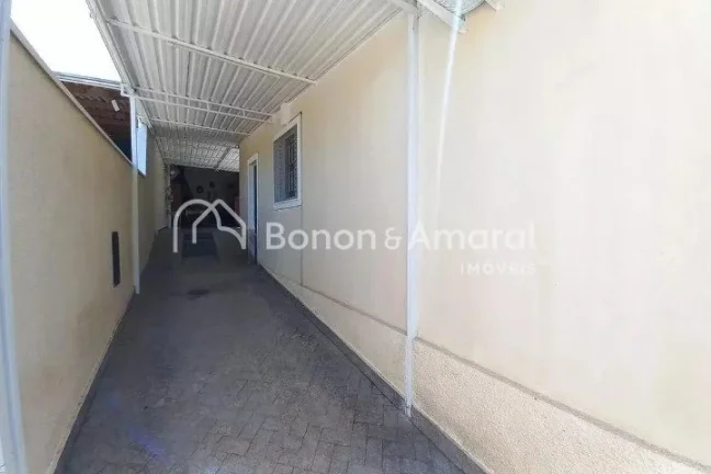 Imagem Casa isolada com 3 dorms , 1 suíte, sala e cozinha planejada. Ambientes com ar-condicionado e área...
